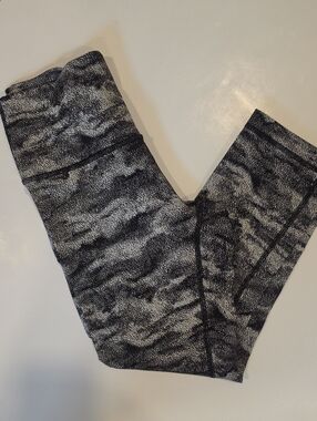 LULULEMON Women's Black & White Patterned High-Waist Workout Leggings